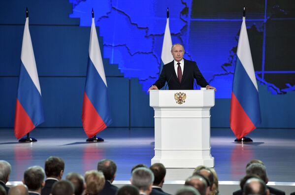 Президент РФ Владимир Путин выступает с ежегодным посланием Федеральному Собранию - Sputnik Азербайджан