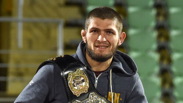 Чемпион UFC в легком весе, российский боец Хабиб Нурмагомедов - Sputnik Азербайджан