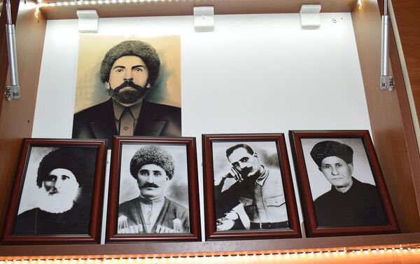 Экспонаты музея находящегося в Белой мечети - Sputnik Азербайджан