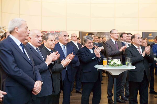 Азербайджанские монеты могут потеснить на рынке десятки Николая Второго Азербайджанские монеты могут потеснить на рынке десятки Николая Второго - Sputnik Азербайджан