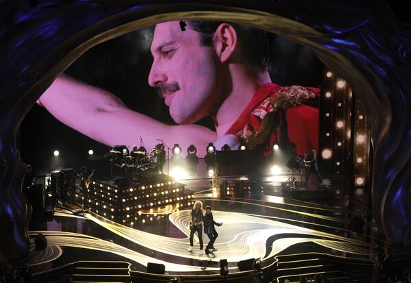 Выступление участников группы Queen и певца Адама Ламберта на церемонии вручения Оскар-2019 - Sputnik Азербайджан