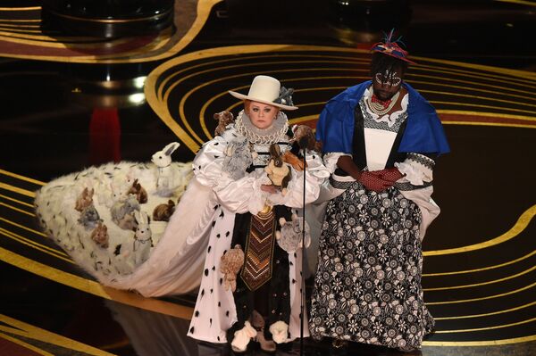 Актриса Мелисса Маккарти и актер Брайан Тайри Генри на церемонии вручения Оскар-2019 - Sputnik Азербайджан
