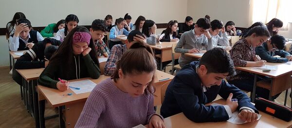 В школе № 11 города Сумгаита прошла Олимпиада по русскому языку и литературе В школе № 11 города Сумгаита прошла Олимпиада по русскому языку и литературе - Sputnik Азербайджан