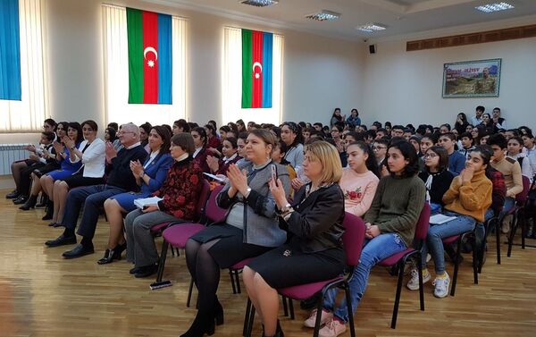 В школе № 11 города Сумгаита прошла Олимпиада по русскому языку и литературе - Sputnik Азербайджан