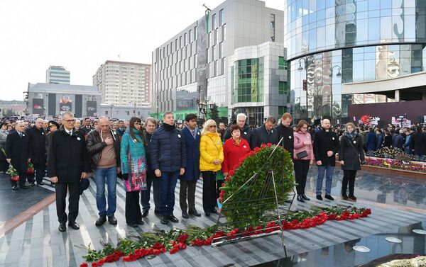 Президент Ильхам Алиев принял участие в церемонии почтения памяти жертв Ходжалинского геноцида - Sputnik Азербайджан