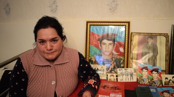 Bir gecədə saçları ağappaq olan ananın fəryadı: Mən 25 ildir yaşamıram Bir gecədə saçları ağappaq olan ananın fəryadı: Mən 25 ildir yaşamıram - Sputnik Azərbaycan