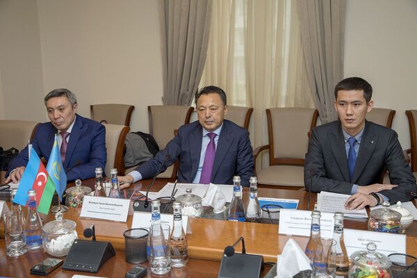 Железнодорожники Азербайджана и Казахстана координируют действия Железнодорожники Азербайджана и Казахстана координируют действия - Sputnik Азербайджан