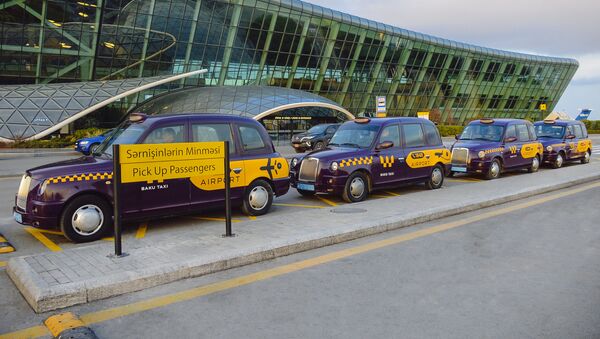 На территории Международного аэропорта Гейдар Алиев местных жителей и туристов будет обслуживать только одна компания такси - ООО Bakı Taksi Xidməti - Sputnik Azərbaycan