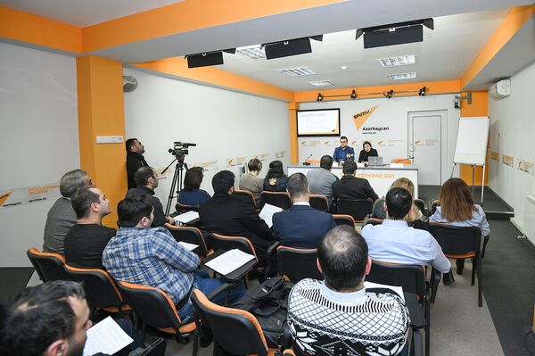 Мастер-класс для представителей печатных СМИ в рамках проекта SputnikPro - Sputnik Азербайджан