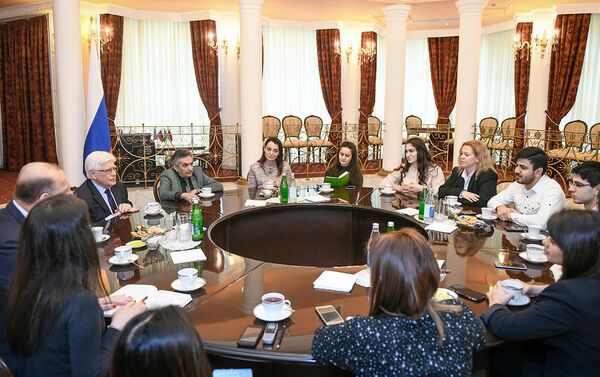 Встреча посла РФ Михаила Бочарникова со студентами БСУ - Sputnik Азербайджан