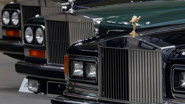 Старинные автомобили Rolls-Royce представлены в преддверии аукциона старинных автомобилей и мотоциклов Bonhams Les Grandes Marques du Monde в выставочном зале Grand Palais в Париже - Sputnik Азербайджан