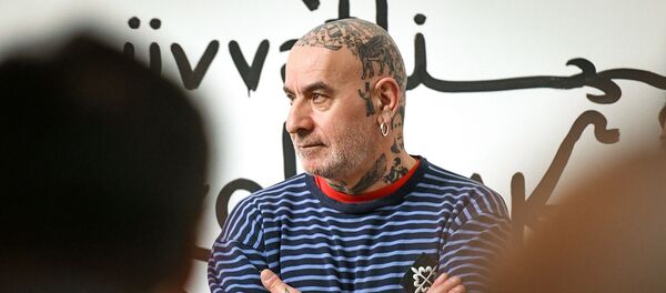 Персональная выставка художника и поэта Баби Бадалова “ZARA Tustra” в Центре современного искусства YARAT Персональная выставка художника и поэта Баби Бадалова “ZARA Tustra” в Центре современного искусства YARAT - Sputnik Азербайджан