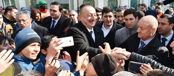 Президент Ильхам Алиев встретился с участниками и болельщиками матча Баку 2019: Финал звезд - Sputnik Азербайджан