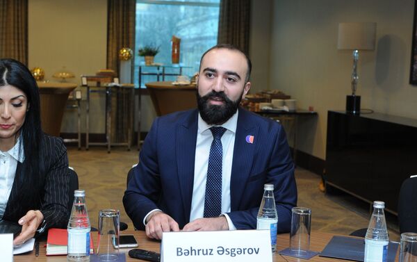 Мероприятие на тему Экономическая и социальная польза от проведения гонок Формула-1 - Sputnik Азербайджан