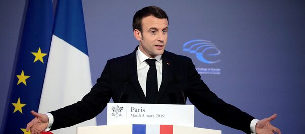 Президент Франции Эммануэль Макрон выступает с речью на заключительном заседании Колледжа разведки в Европе Президент Франции Эммануэль Макрон выступает с речью на заключительном заседании Колледжа разведки в Европе - Sputnik Азербайджан