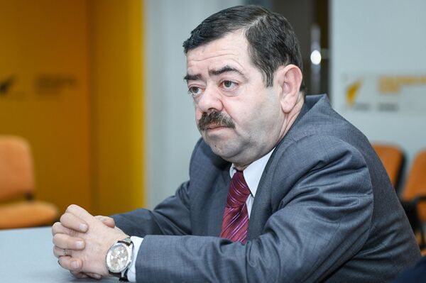 Известный актер: артисты ждут повышения зарплаты Известный актер: артисты ждут повышения зарплаты - Sputnik Азербайджан