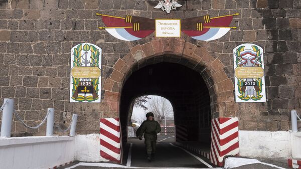 Военнослужащие на территории 102-й российской военной базы Южного военного округа в Гюмри - Sputnik Azərbaycan