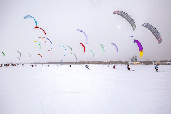 Соревнования по сноукайтингу в Карелии - Sputnik Азербайджан