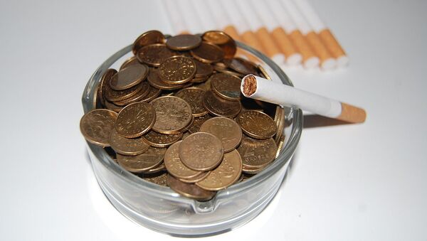 Сигареты и деньги - Sputnik Азербайджан