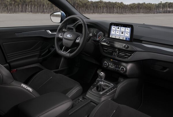 На рынок выходят самые дерзкие версии Ford Focus — это почти «мустанги»! На рынок выходят самые дерзкие версии Ford Focus — это почти «мустанги»! - Sputnik Азербайджан