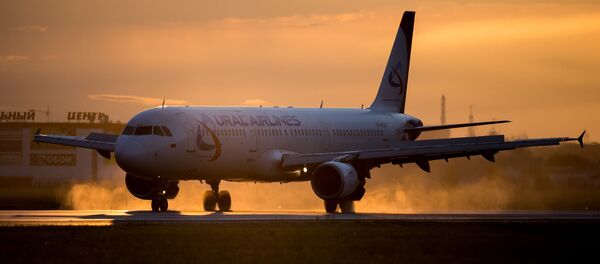 Самолет Airbus A321 авиакомпании Уральские авиалинии, фото из архива Самолет Airbus A321 авиакомпании Уральские авиалинии, фото из архива - Sputnik Азербайджан