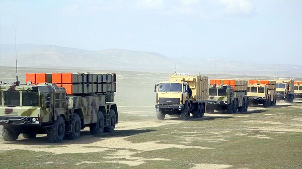 Ракетные подразделения ВС Азербайджана покинули постоянные пункты дислокации - видео Ракетные подразделения ВС Азербайджана покинули постоянные пункты дислокации - видео - Sputnik Азербайджан