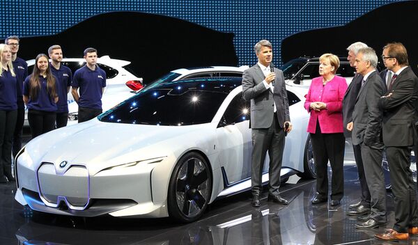 Главные автосалоны мира. Обозрение с азербайджанским акцентом Главные автосалоны мира. Обозрение с азербайджанским акцентом - Sputnik Азербайджан