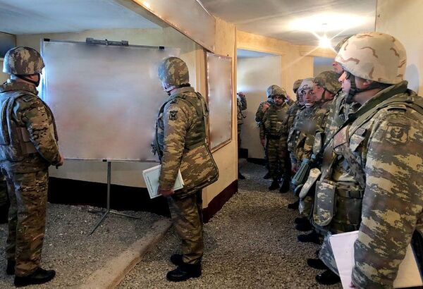 Азербайджанские военнослужащие провели разведку на местности Азербайджанские военнослужащие провели разведку на местности - Sputnik Азербайджан