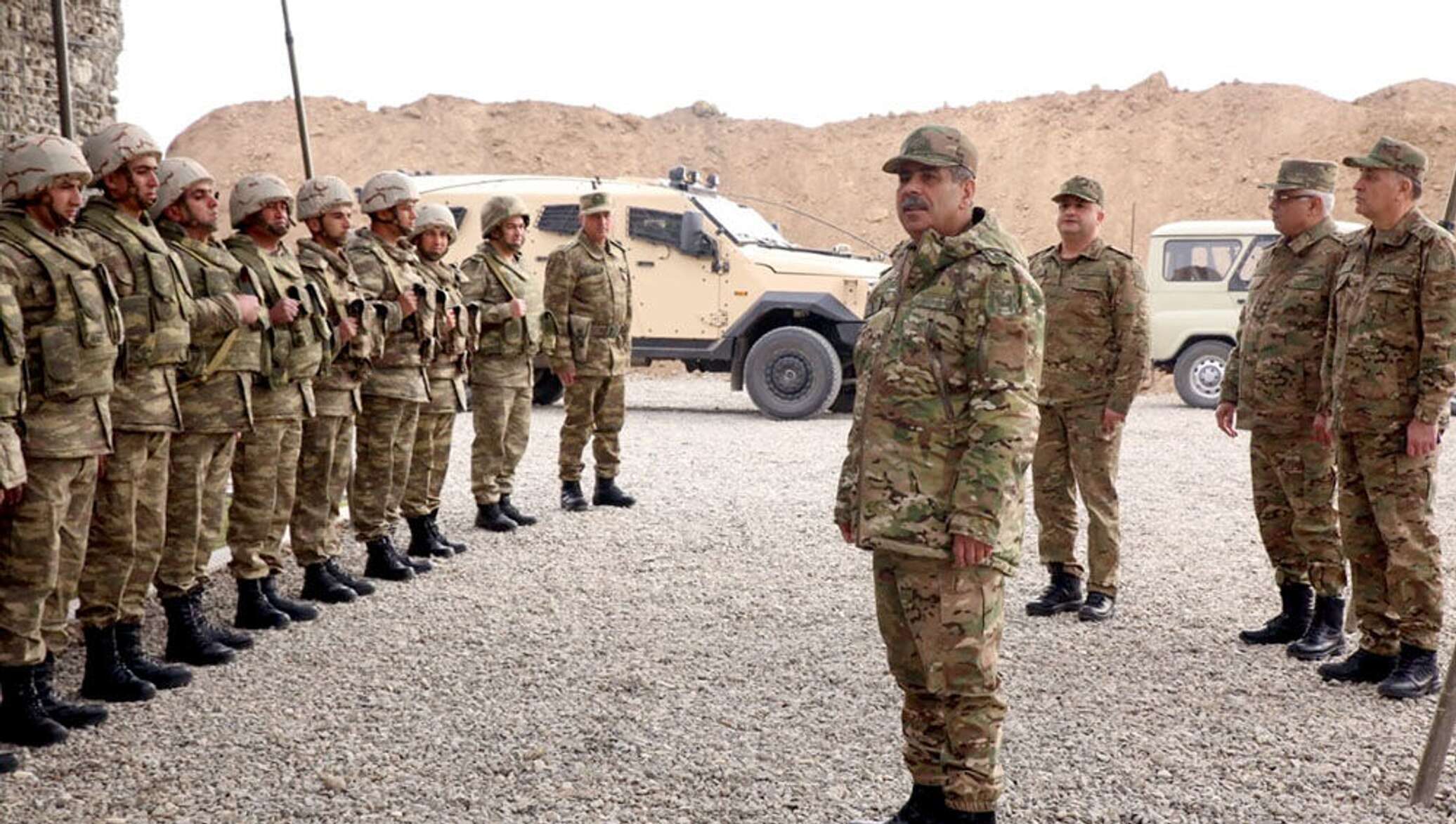 B12 herbi tilostiga. Poygachi herbi. Tgm howa desant gosunlary. Poygachi herbi uzbek tilida. Азербайджанские вооруженные силы.