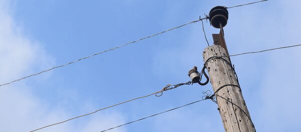 Bərdənin Mustafaağalı kəndində elektrik dirəkləri Bərdənin Mustafaağalı kəndində elektrik dirəkləri - Sputnik Азербайджан