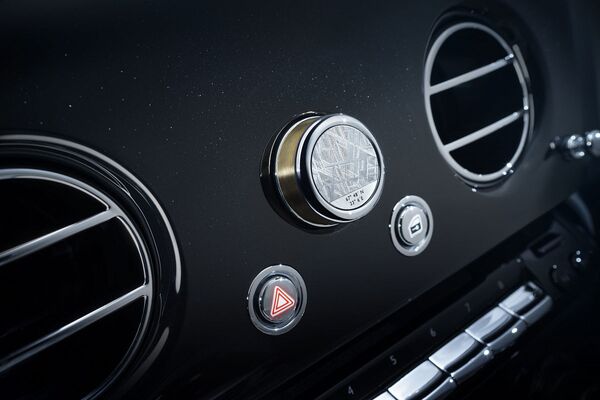 Rolls-Royce представили лимитированную коллекцию из 25 роскошных автомобилей Rolls-Royce представили лимитированную коллекцию из 25 роскошных автомобилей - Sputnik Азербайджан