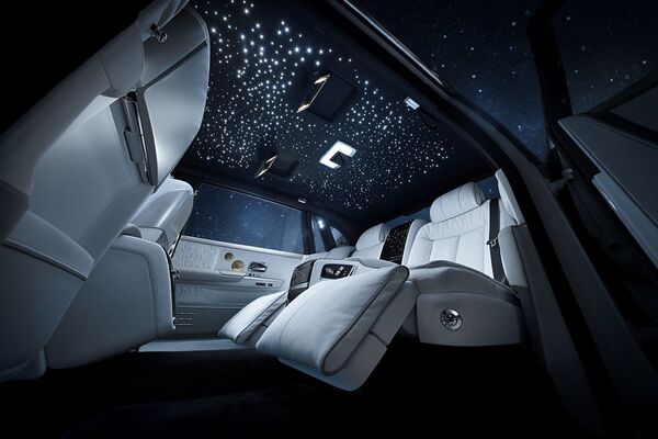 Rolls-Royce представили лимитированную коллекцию из 25 роскошных автомобилей Rolls-Royce представили лимитированную коллекцию из 25 роскошных автомобилей - Sputnik Азербайджан