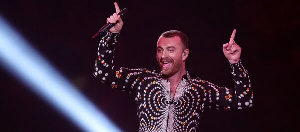 Сэм Смит выступает на Brit Awards на O2 Arena в Лондоне, Великобритания Сэм Смит выступает на Brit Awards на O2 Arena в Лондоне, Великобритания - Sputnik Азербайджан