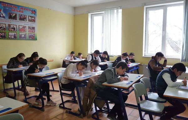 Эстафета олимпиады по русскому языку продолжает свой путь по Азербайджану Эстафета олимпиады по русскому языку продолжает свой путь по Азербайджану - Sputnik Азербайджан