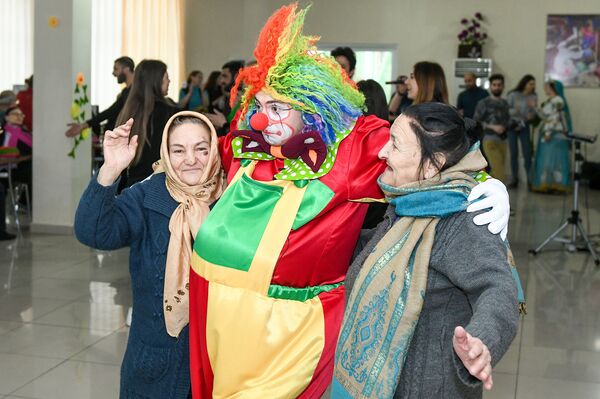 #ЩедрыйНовруз порадовал постояльцев Дома престарелых #ЩедрыйНовруз порадовал постояльцев Дома престарелых - Sputnik Азербайджан
