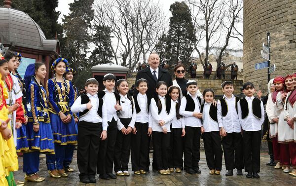 Президент Алиев с супругой приняли участие в праздновании Новруза - Sputnik Азербайджан
