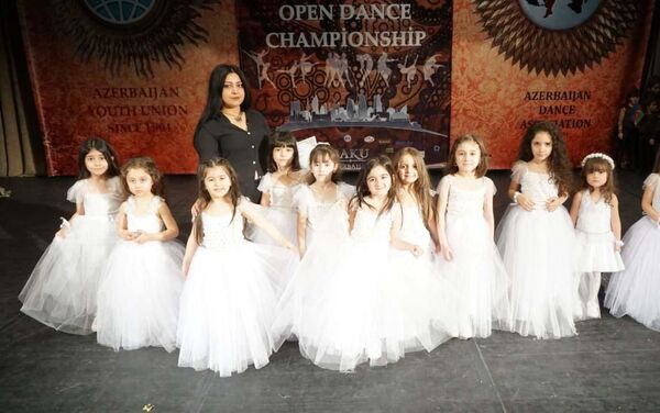 В зале Союза театральных деятелей Азербайджана прошел открытый чемпионат страны по танцам - Sputnik Азербайджан