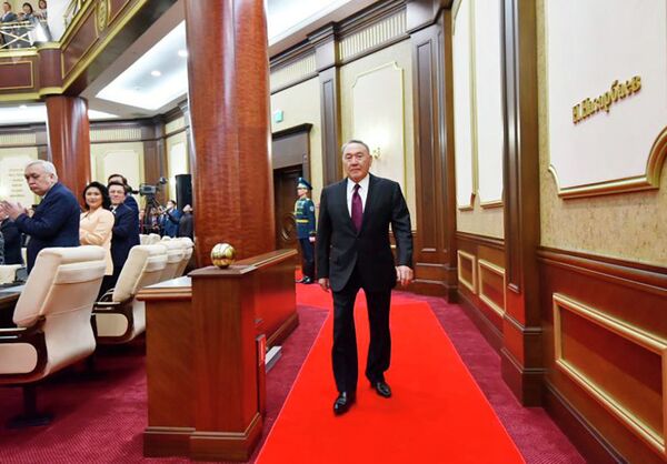 Новый президент Казахстана принес присягу Новый президент Казахстана принес присягу - Sputnik Азербайджан