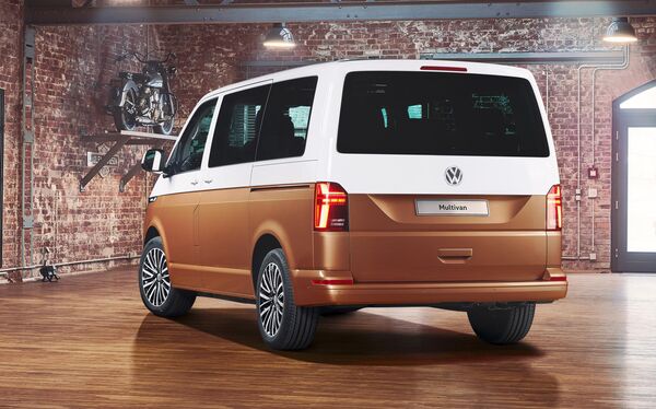 Volkswagen Multivan. Микроавтобус, место которому на конкурсе красоты Volkswagen Multivan. Микроавтобус, место которому на конкурсе красоты - Sputnik Азербайджан