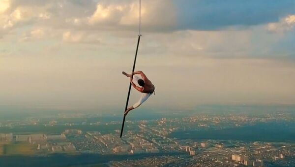 Рole dance на высоте 1500 метров - Sputnik Азербайджан