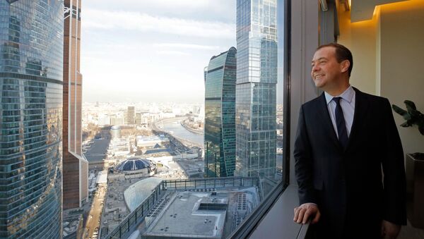 Председатель правительства РФ Дмитрий Медведев на территории Московского международного делового центра Москва-Сити  - Sputnik Azərbaycan