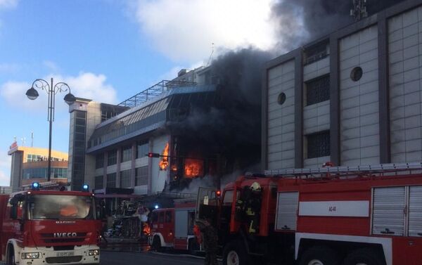 Пожар в торговом центре - Sputnik Азербайджан