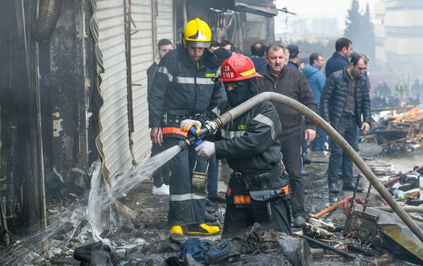Пожар в торговом центре Диглас - Sputnik Азербайджан