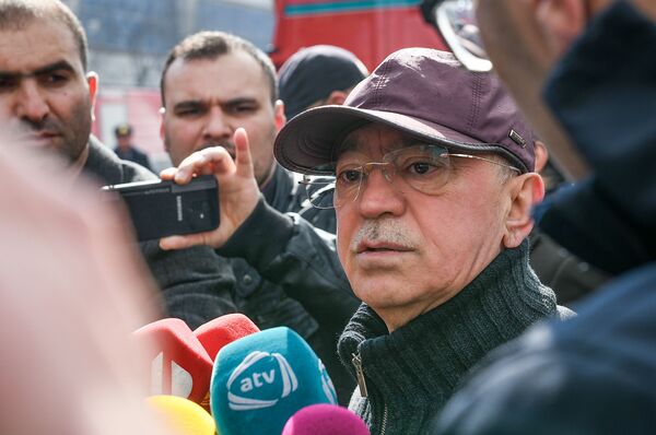 Глава МЧС назвал причины сильного пожара в Баку Глава МЧС назвал причины сильного пожара в Баку - Sputnik Азербайджан