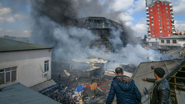 Пожар в торговом центре Диглас - Sputnik Azərbaycan