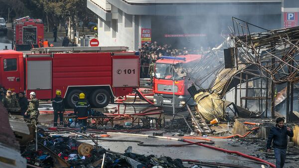 Пожар в торговом центре Диглас - Sputnik Azərbaycan