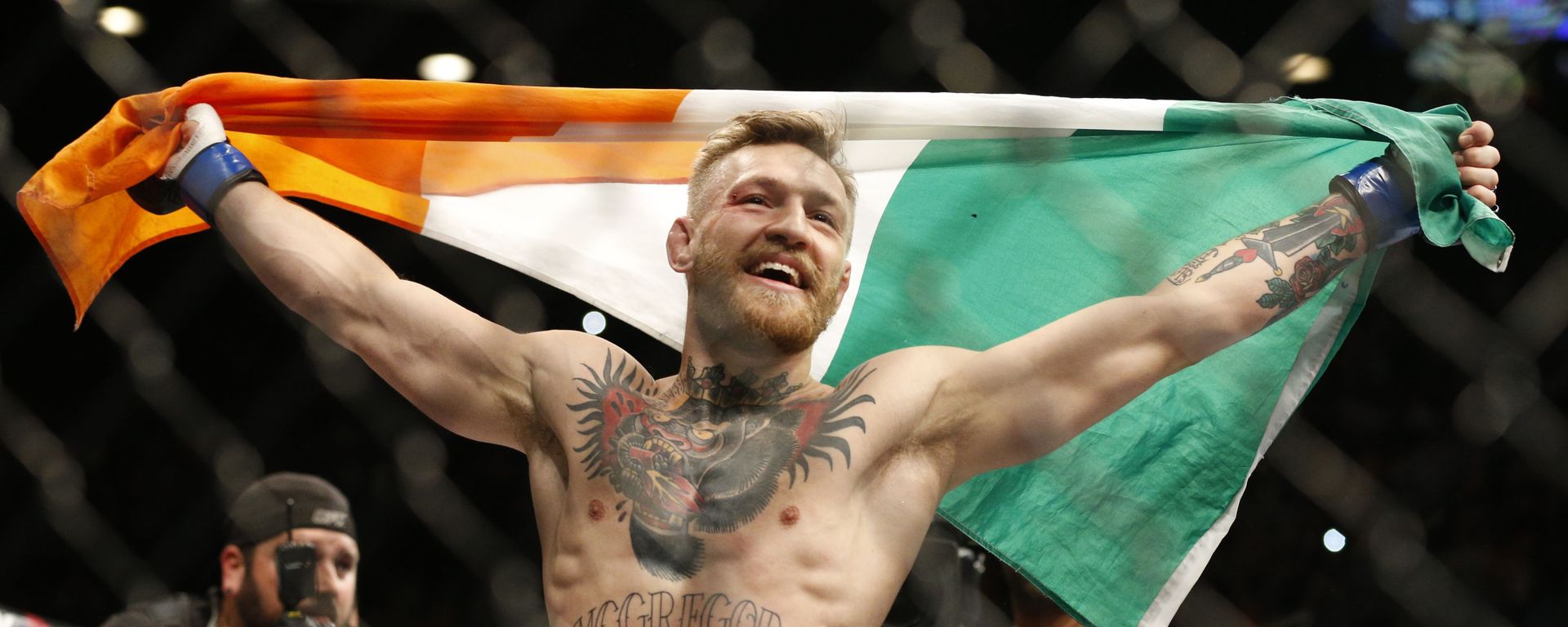 Ирландский боец Конор Макгрегор после победы над Хосе Альдо на UFC в Лас-Вегасе, 2015 год - Sputnik Азербайджан, 1920, 10.07.2026