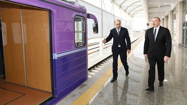 Президент Ильхам Алиев осмотрел станцию метро Бакмил - Sputnik Азербайджан