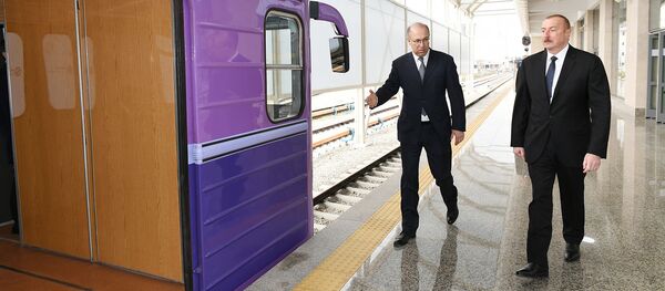Президент Ильхам Алиев осмотрел станцию метро Бакмил Президент Ильхам Алиев осмотрел станцию метро Бакмил - Sputnik Азербайджан