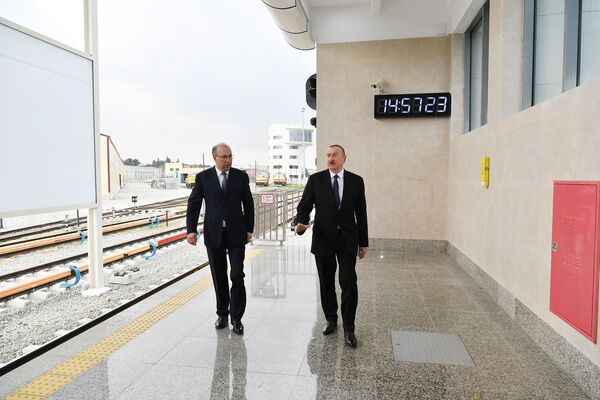 Президент Ильхам Алиев осмотрел станцию метро Бакмил - Sputnik Азербайджан